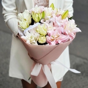 Букет из 7 пионовидных лилий в Пущино