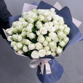 Букет из 25 кустовых пионовидных белых роз (60 см) в Пущино
