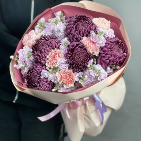 Букет "Софи" из хризантем Бигоуди, диантусов и ароматных маттиол в Пущино
