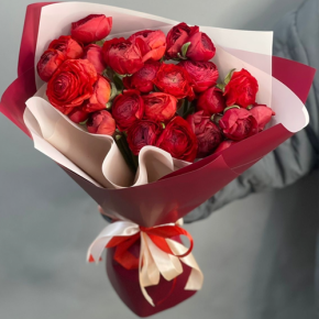 Букет из 21 красного ранункулюса в Пущино