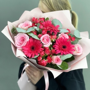 Букет "Маджента" из микса роз, гербер и эвкалипта в Пущино
