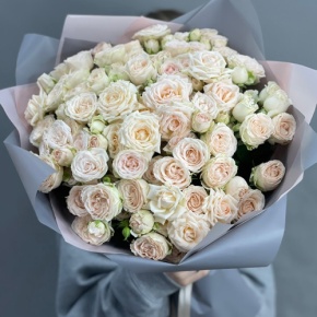 Букет "Кремовый микс" из 25 кустовых роз (50 см) в Пущино
