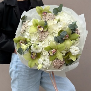 Букет "Эдем" из гортензии, орхидей, эустом, эвкалипта и озатамнуса в Пущино