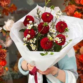 Букет "Марс" из георгин и хамелациума в Пущино