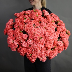 Букет из 39 коралловых кустовых роз (50 см) в Пущино