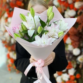 Букет из 3 пионовидных лилий в Пущино