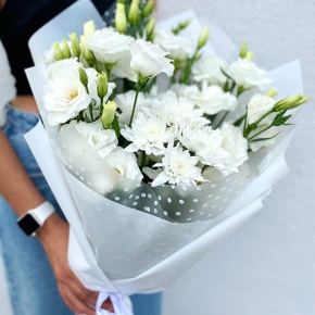 Букет из хризантем и эустом в Пущино