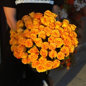 Букет из 51 оранжевой розы (70 см) в Пущино