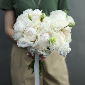 Свадебный букет из пионов и эустом в Пущино