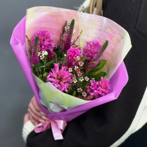 Букет "Вспышка" из гиацинтов, хамелациума и вероники в Пущино