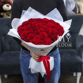 Букет из 51 красной розы тепличной (50 см) в Пущино