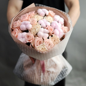 Пудровый букет из роз, хлопка и диантусов в Пущино