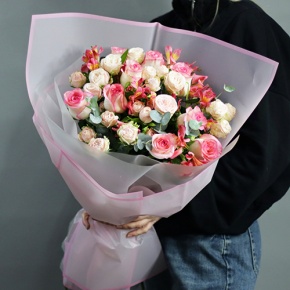 Букет "Розовый фламинго" из роз, альстромерии и эвкалипта в Пущино