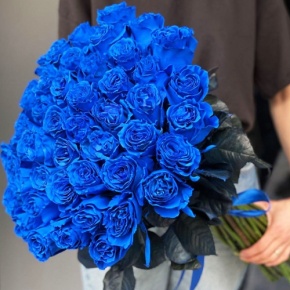 Букет из 51 синей розы Эквадор под ленту (70 см) в Пущино