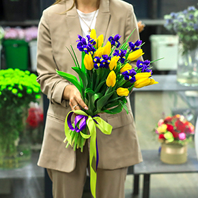 Букет из желтых тюльпанов с ирисами в Пущино