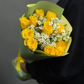 Букет "Нотка счастья" из лимонных роз и хамелациума (40 см) в Пущино