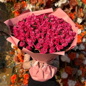 Букет "Необыкновенная" из 101 малиновой розы (60 см) в Пущино