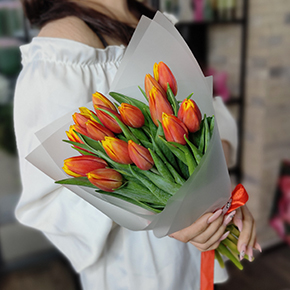 Букет из 15 огненных тюльпанов в Пущино