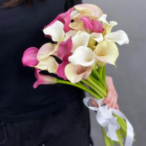 Букет из 21 каллы микс в Пущино