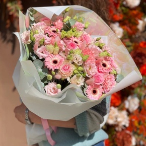 Букет "Мадрид" из гербер, эустом, роз и диантусов в Пущино