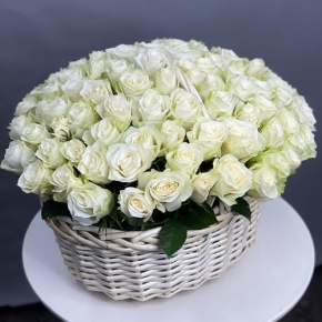 101 белая роза в корзине (40 см) в Пущино