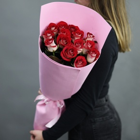 Букет "Ты прекрасна" из 15 рубиновых роз (60 см) в Пущино