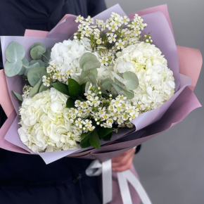 Букет "Суприм" из гортензий и хамелациума в Пущино