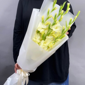 Букет из 5 лимонных гладиолусов в Пущино