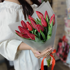 Букет из 15 красных тюльпанов в Пущино