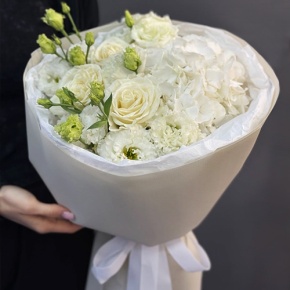 Букет "Нега" из Голландской гортензии, роз и эустом в Пущино