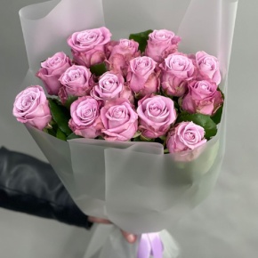 Монобукет из 15 малиновых роз Меритим (50 см) в Пущино