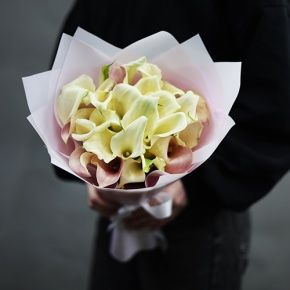 Букет из 25 калл нежный микс в Пущино