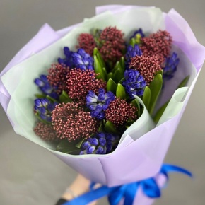 Букет "Твой яркий день" из гиацинтов и скиммии в Пущино