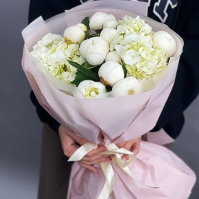Букет "Белый жемчуг" из гортензий и пионов в Пущино