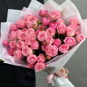 Букет из 11 нежных кустовых роз в Пущино