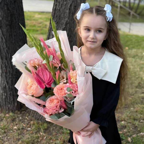 Букет на 1 сентября с гладиолусами, розами и антуриумом в Пущино