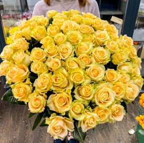 75 роз Аваланж (70 см) в Пущино