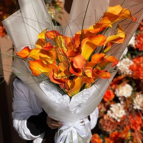 Монобукет из 21 оранжевой каллы в Пущино