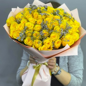 Букет из 51 лимонной розы с лимониумом в Пущино