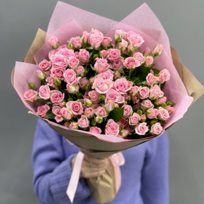 Букет  из 19 кустовых роз (60 см) в Пущино