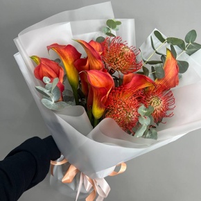 Букет "Империал" из калл, лейко и эвкалипта в Пущино