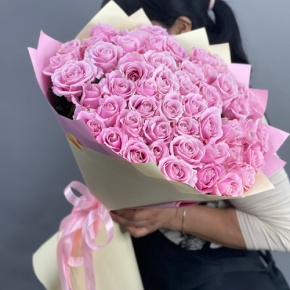 Букет из 51 пастельной розы Аваланж (60 см) в Пущино
