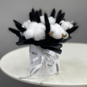 Композиция в шляпной коробке мини "Чикатуха" из хлопка и лагуруса в Пущино