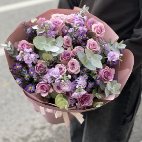 Букет "Хрустальный" из роз, астера и ароматных маттиол в Пущино