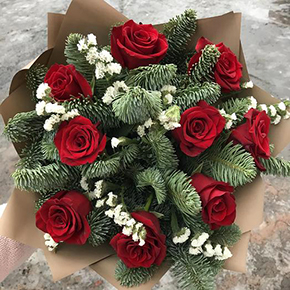 Букет из роз и лапника в Пущино
