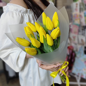 Букет из 15 жёлтых тюльпанов в Пущино