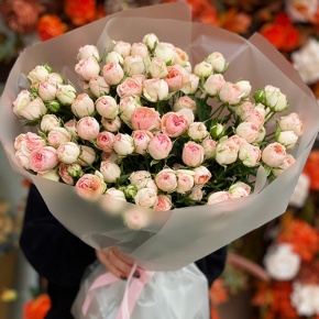 Букет из 35 нежных кустовых роз (40 см) в Пущино