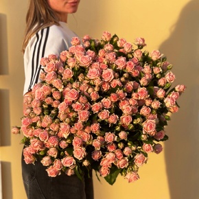 Букет из 39 нежных кустовых роз (70 см) в Пущино