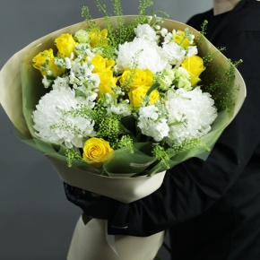 Букет "Фисташка" из роз, хризантем и маттиол в Пущино