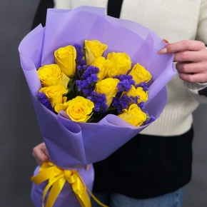 Букет "Лейкерс" из лимонных роз и статицы в Пущино